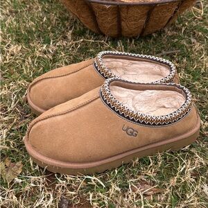 Ugg Tasman size 8